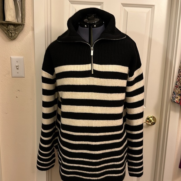 H&M Black/White Zippered Neck Tunic Sweater w/Side Slits…Excellent Condition - Picture 5 of 8